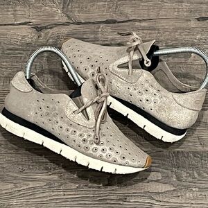 OTBT Womens Lunar Gray Metallic Silver Leather Lace Up Sneakers Shoes Size 6